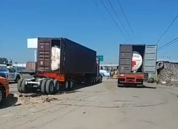 Localizan tres camiones con fuga de combustible robado