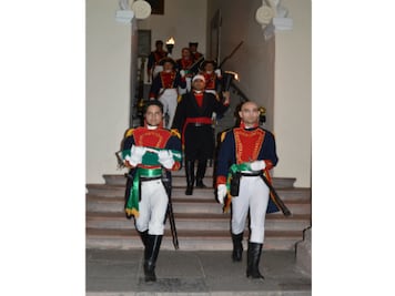 Honores a la Bandera con atardecer 