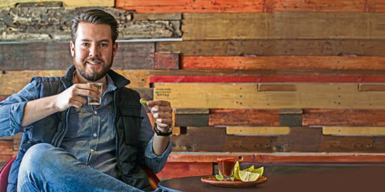 Víctor Correa Sanata ahora es el único administrador de la taberna que lleva con orgullo el nombre de su padre. (FOTOS: DEMIAN CHÁVEZ. EL UNIVERSAL)