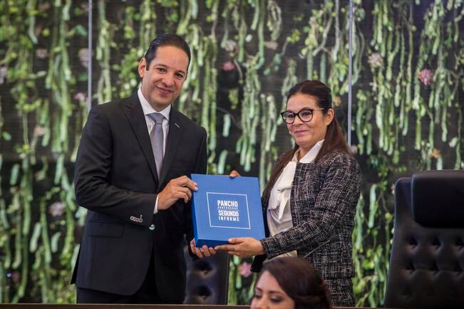 El Ejecutivo estatal estuvo acompañado por el secretario de Salud, José Narro Roble, en representación del presidente Enrique Peña Nieto, gobernadores, alcaldes, y el dirigente nacional del PAN, Ricardo Anaya. (FOTOS: DEMIAN CHÁVEZ. EL UNIVERSAL)