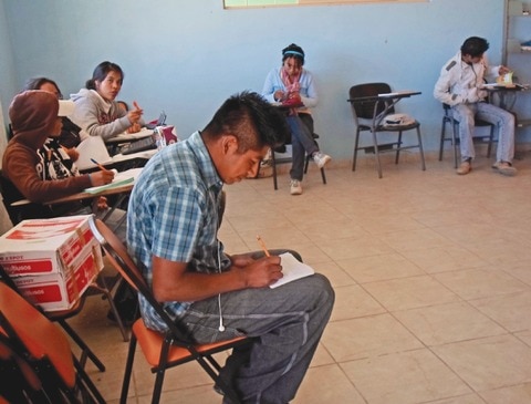 Casi 4 mil niños reciben clases en lengua indígena