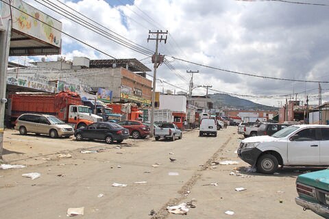 Municipio hace limpieza en Abastos