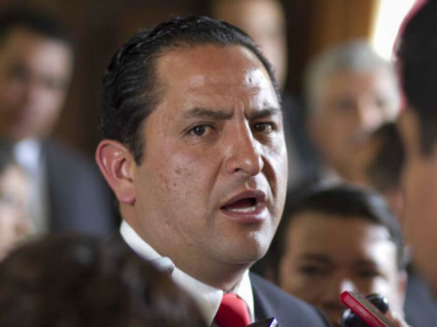 Niega Pineda tener suelo oneroso 