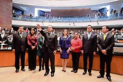 Panistas dan voto de confianza a Nieto