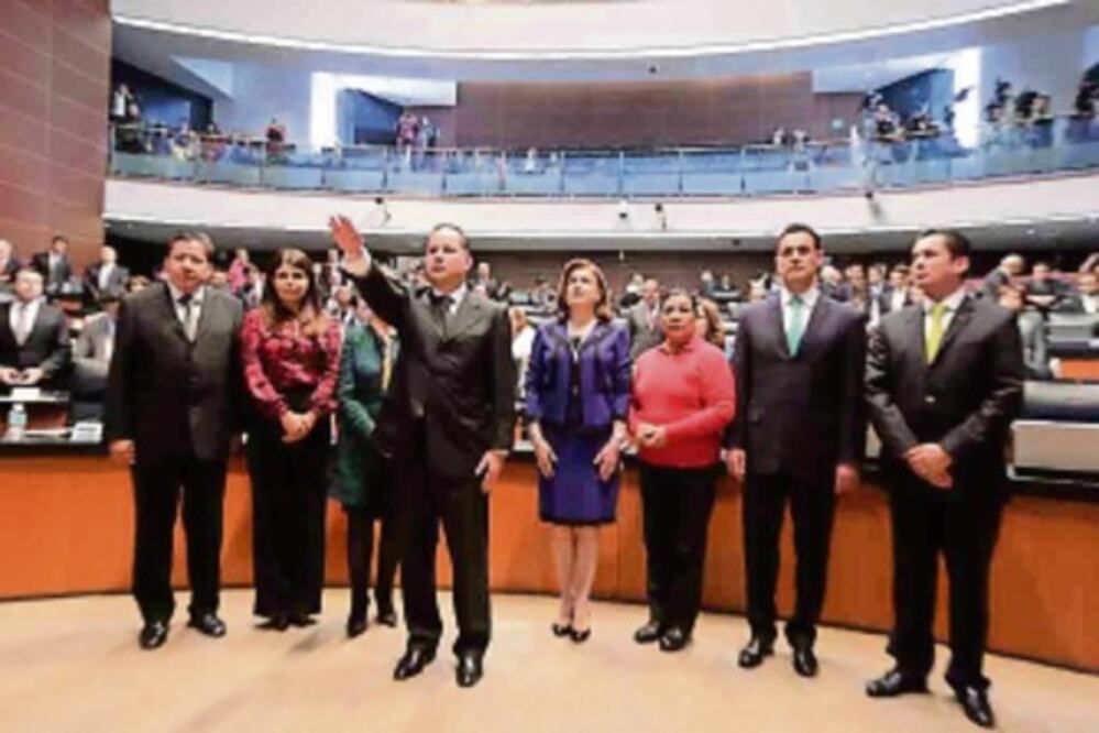 Panistas dan voto de confianza a Nieto