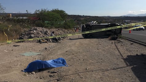 Muere en volcadura en el Surponiente 