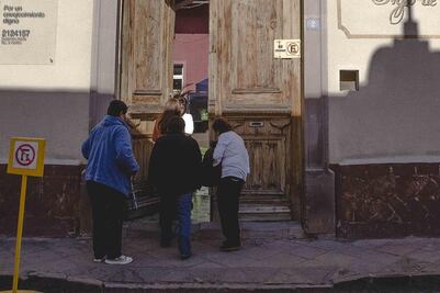 Ordenan revisar la operación de asilos