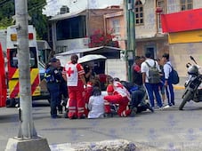 Atropellan a mujer en avenida Cimatario; conductor habría intentado escapar y fue detenido