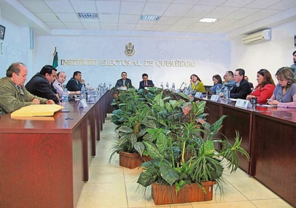 Distribuye IEQ recursos a partidos  