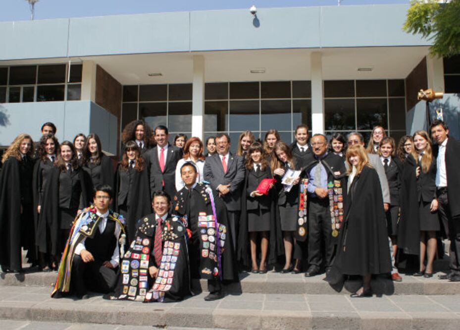 Estudiantina de Portugal visita la UAQ
