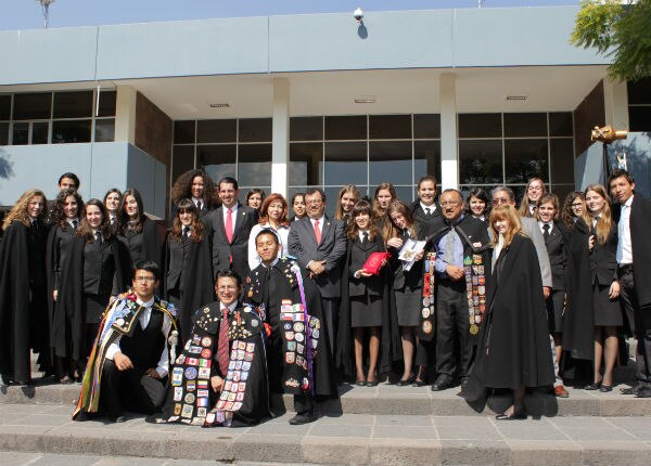 Estudiantina de Portugal visita la UAQ