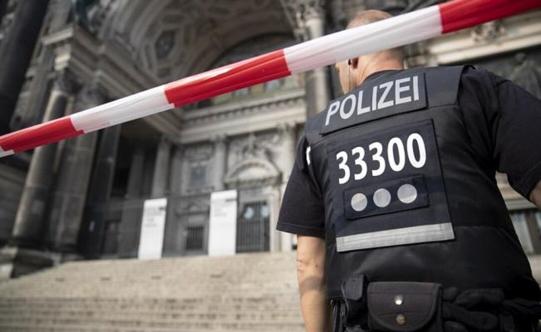 La Policía alemana disparó e hirió en una pierna a un hombre en el interior la catedral de Berlín (Foto: EFE)