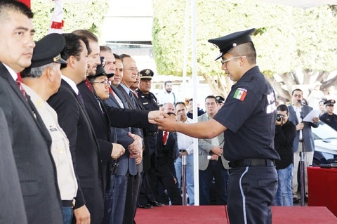 Equipan a policía de SJR