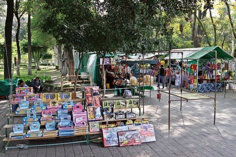 Cesan a inspector por ofender  a ambulantes