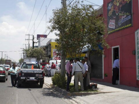 Muere baleado en bar de SJR