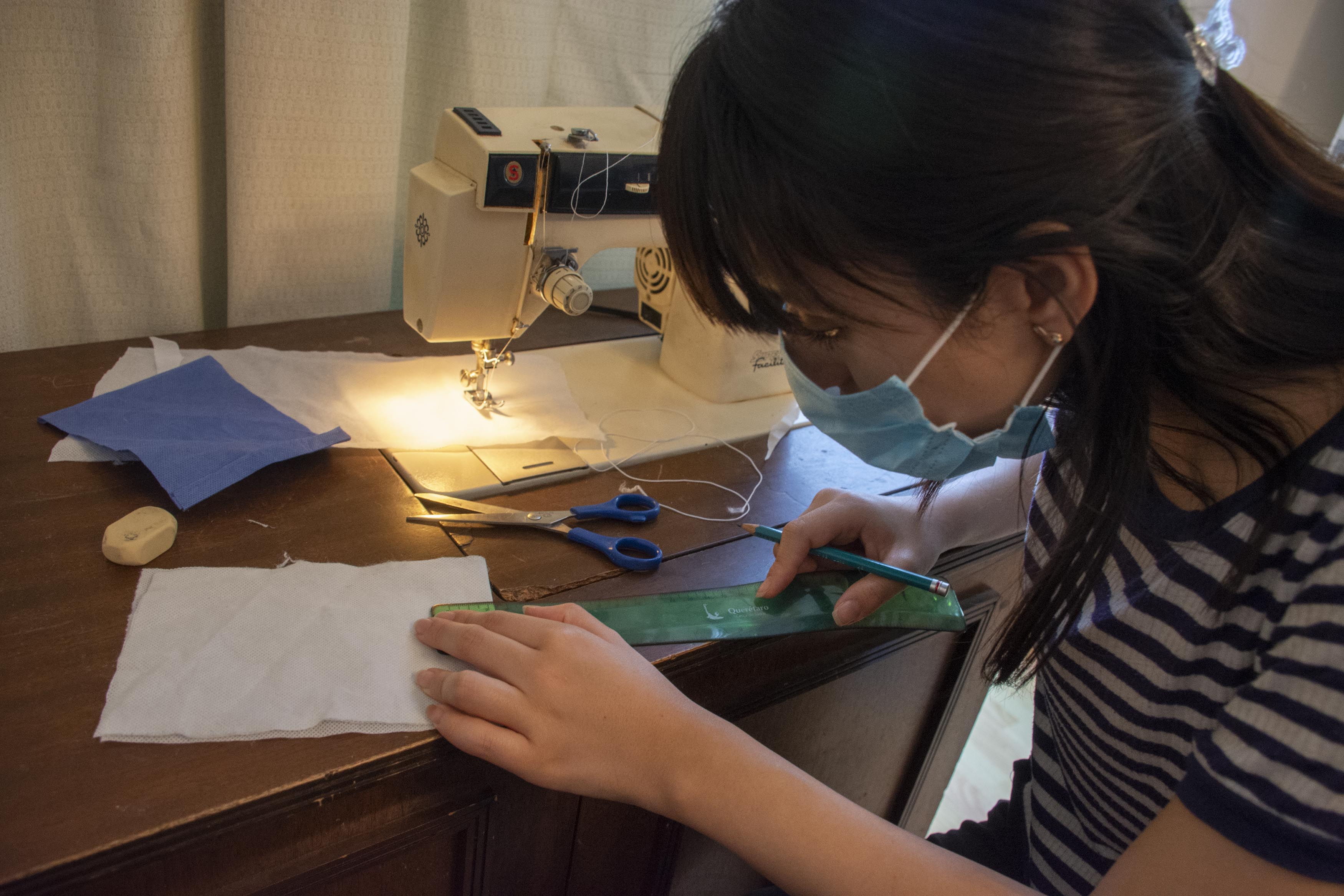 Cubrebocas. Combate al virus con aguja y tela