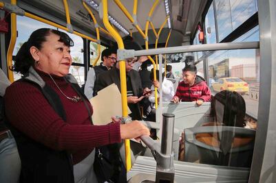 Respaldan sistema de transporte para empleados locales
