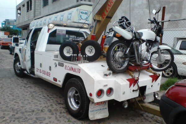 Chocan 2 motociclistas