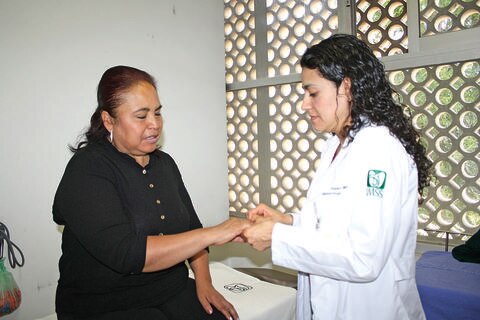 Estrés físico y depresión, principales causas de fibromialgia, señala IMSS