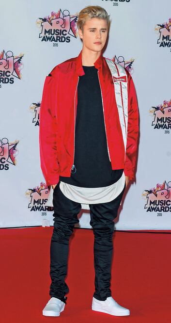 Un coro vende más que Bieber