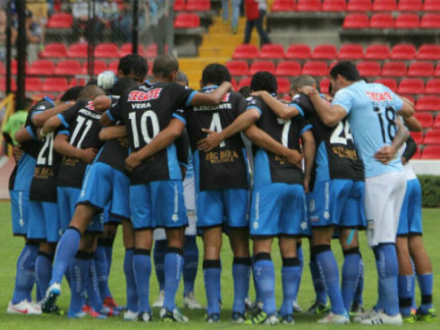 Buen paso de los Gallos Blancos