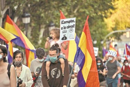 Españoles piden la abolición de la Monarquía española 