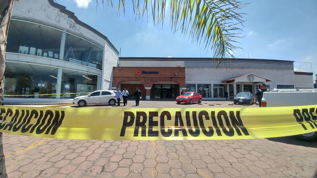 Asaltan Banamex en San Juan del Río
