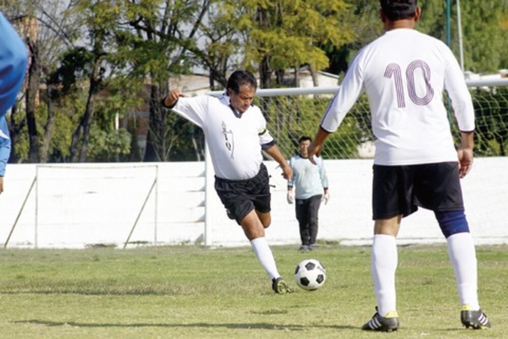 Estudiantes se mantienen arriba