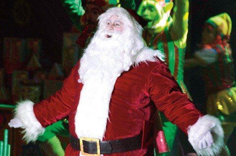 Papá Noel y sus duendes, listos