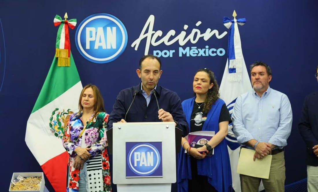 Roberto Gil y otros panistas que convocaron a esta rueda de prensa en la sede nacional del partido, mostraron videos en donde se ve que los domicilios de estas empresas son casas habitacionales, están dentro de condominios o abandonadas. Foto: Especial