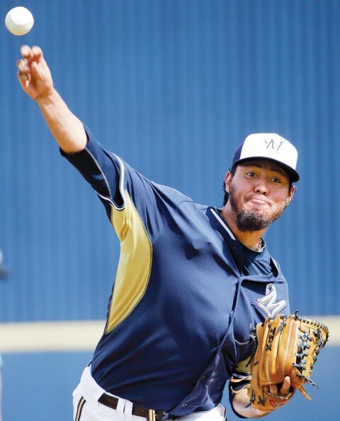 Yovani no gana, pero lanza mejor