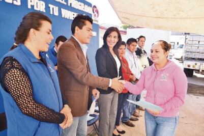 Entrega Huimilpan material para obras