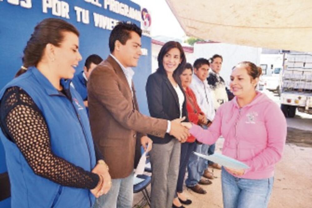 Entrega Huimilpan material para obras