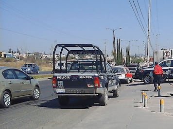 Delicado, policía que cayó de vehículo 