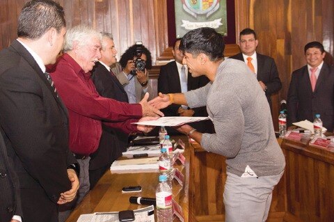 Indagar asignación de becas