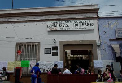 Exigen destitución de directora