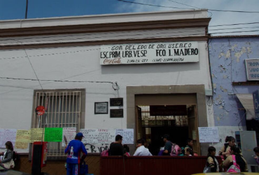 Exigen destitución de directora