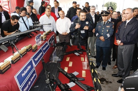 Entregan armas a 15 corporaciones