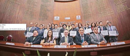 Reconocen trabajo de médicos