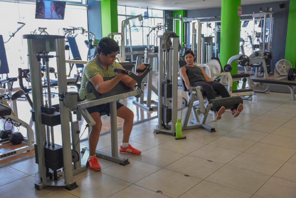 Para muchas personas los propósitos de año nuevo son bajar de peso y realizar actividades físicas que ayuden a su salud, por eso algunos gimnasios realizan ofertas para sus nuevos clientes (MARIO VALDES. EL UNIVERSAL)