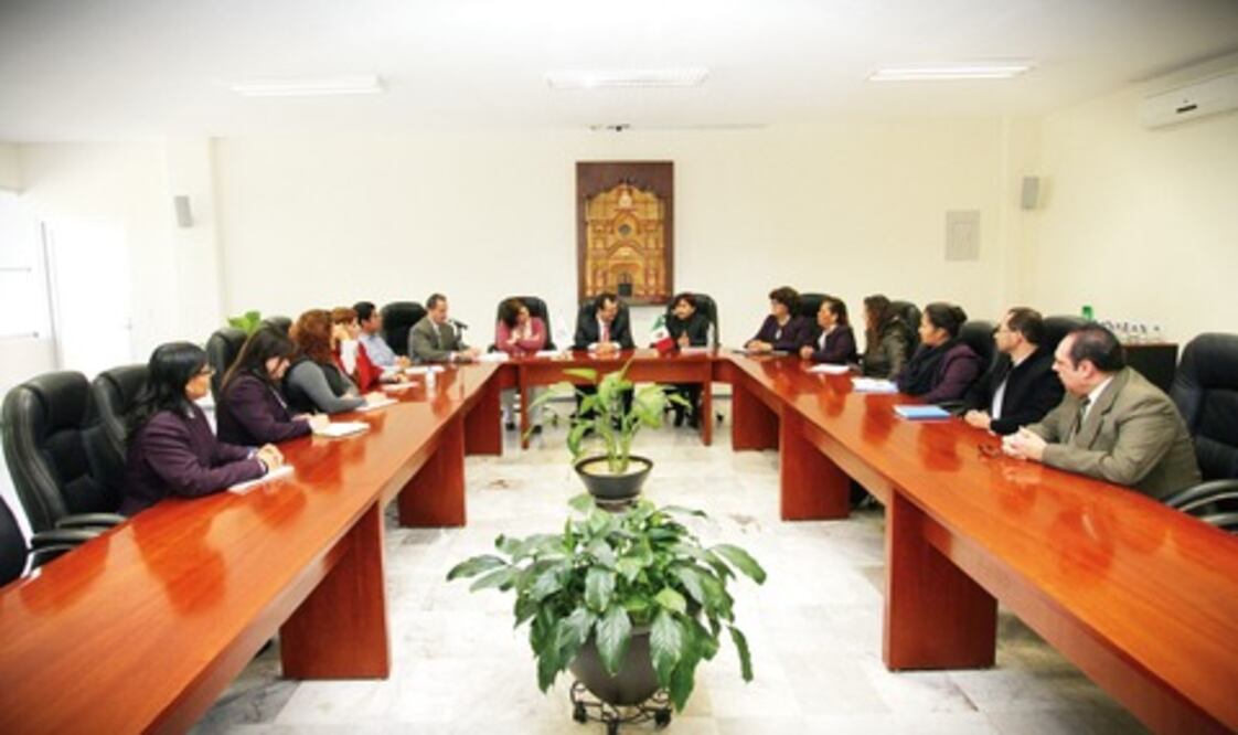 Negocian en mesa de diálogo aumento salarial al STEUAQ