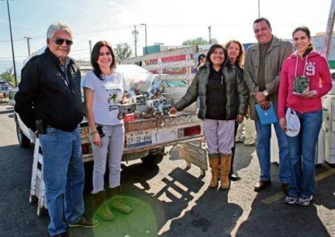Homenajean con Dólares a Paisanos