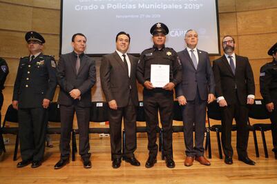 Promueven a 20 policías capitalinos tras pasar pruebas