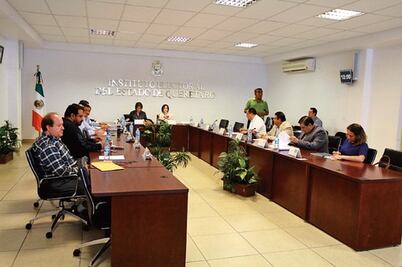 Analizan otorgar más recursos a IEEQ
