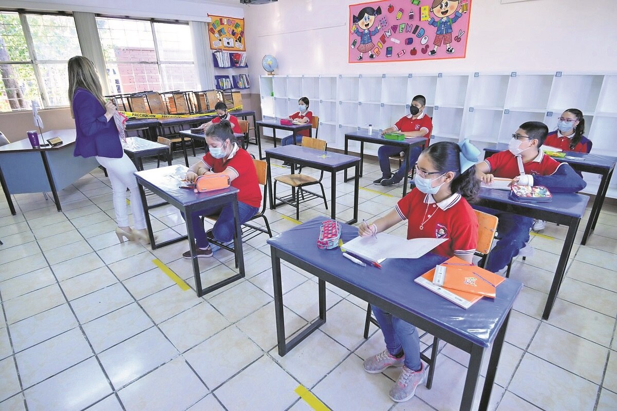 Todos a clases. Capacitarán a docentes en materia socioemocional