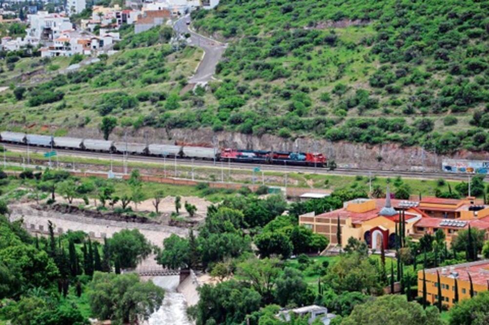 Indispensable, tren, dice ex gobernador 