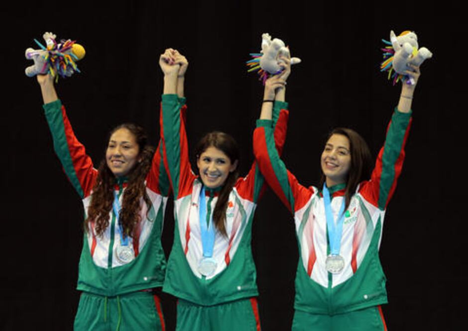 Esgrima femenil se cuelga plata