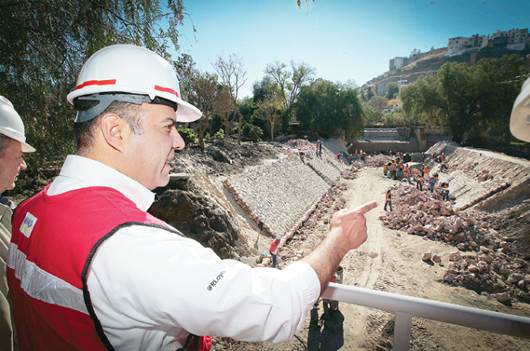 Loyola Vera supervisa avance de obras