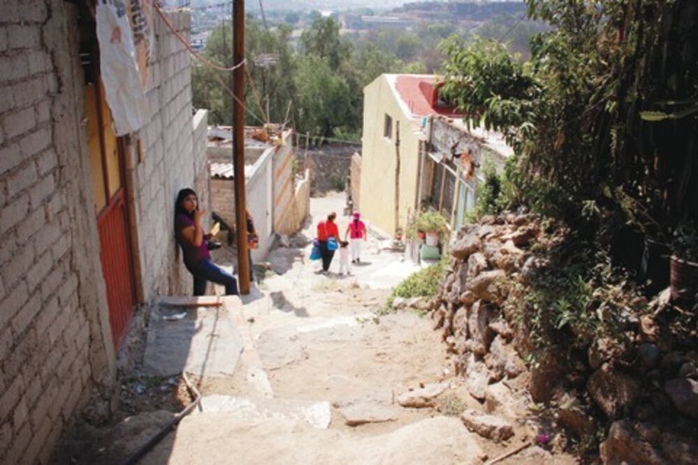 Barrio La Cruz está  en peligro  por rocas