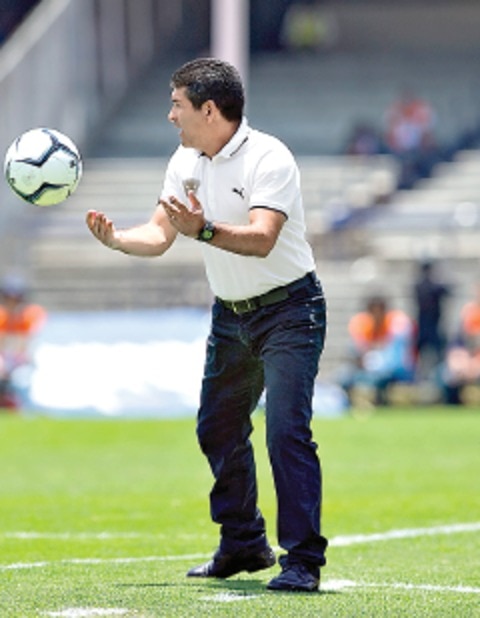 Torres será DT puma otra semana 